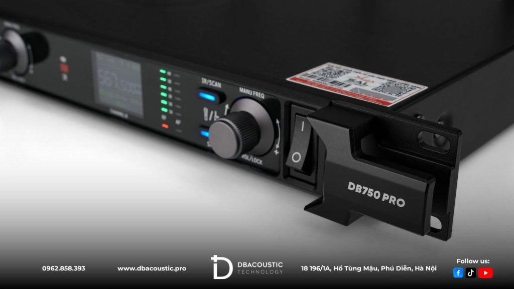Micro không dây DBAcoustic DB750 PRO có kích thước nhỏ gọn.