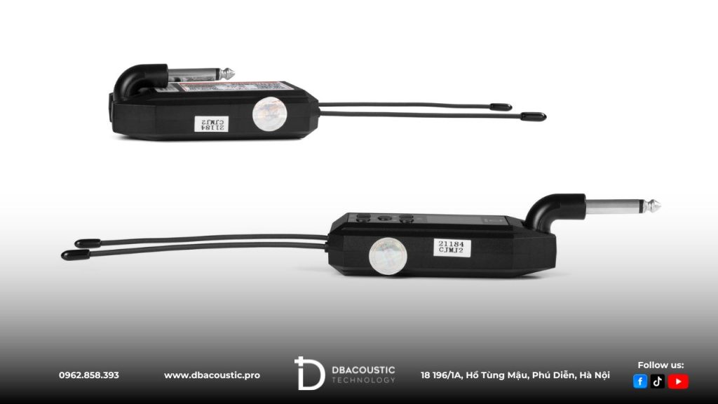 Phần giắc cắm kết nối của DBAcoustic M2 có thể xoay 270 độ