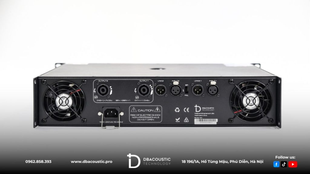 DBAcoustic KP900 sở hữu hệ thống kết nối đang dạng ở mặt sau